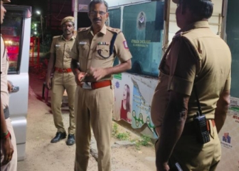 காவல் நிலையத்தில் ஆய்வு செய்து அறிவுரை வழங்கிய S.P