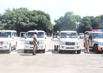 வாகனங்களை ஆய்வு செய்த S.P