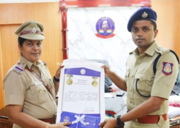 பதக்கம் பெற்ற காவல் ஆய்வாளருக்கு S.P பாராட்டு