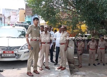 கோவிலில் ஆய்வு செய்த எஸ்பி