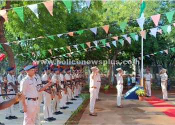 விமான நிலையத்தில் சுதந்திர தின விழா