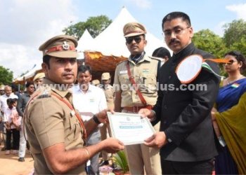 சிறப்பான பணியினை பாராட்டி ஆட்சியர் சான்றிதழ்