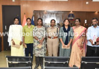 கல்வி உதவித்தொகை மாவட்ட காவல் கண்காணிப்பாளர் அவர்கள் வழங்கினார்