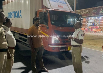 காவல்துறையினர் தீவிர வாகன சோதனை