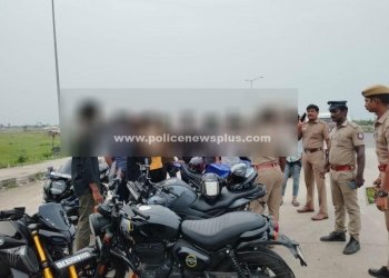 மாணவர்களை கண்டித்த காவல்துறை