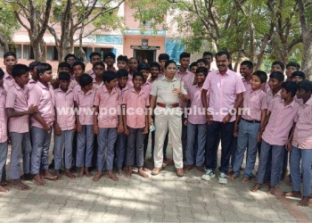 காவல் ஆய்வாளர் நடத்திய விழிப்புணர்வு நிகழ்ச்சி