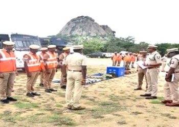 பேரிடர் மீட்பு பயிற்சி பெற்ற காவலர்கள்