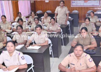 போலீஸ் அக்கா திட்ட பெண் காவலர்களுக்கு அறிவுரை