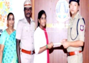 மாணவ, மாணவிகளுக்கு கல்வி உதவித்தொகை