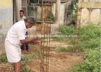 சுற்றுச்சுவர் பணிகளை சேதப்படுத்திய ஓய்வு பெற்ற தலைமை ஆசிரியர்