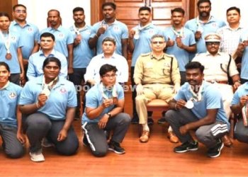 காவலர்களை பாராட்டிய டிஜிபி