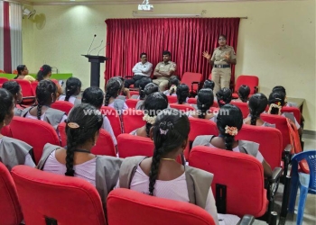 கல்லூரி மாணவிகளுக்கு விழிப்புணர்வு