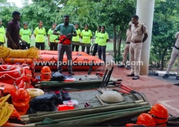 பேரிடர் மீட்பு குழுவை பார்வையிட்ட S.P