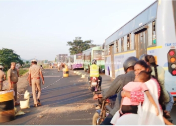 காவலர்களை பாராட்டிய பொதுமக்கள்