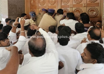 வழக்கறிஞர் சங்கம் சார்பாக போராட்டம்