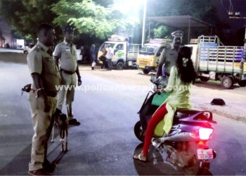 போக்குவரத்து விதிமுறைகளை கடைப்பிடிக்கும்படி கேட்டுக் கொண்ட காவலர்கள்