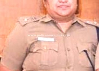 வீடு புகுந்து நகை திருட்டு போலீசார் விசாரணை