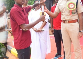 பள்ளியில் சிறப்பு விருந்தினராக கலந்து கொண்ட எஸ்.பி