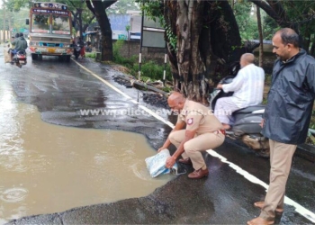 சேதமடைந்த சாலைகளை உடனடியாக சரி செய்த காவல்துறையினர்