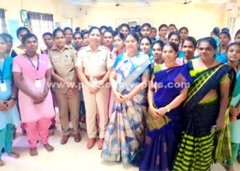 கல்லூரியில் போலீஸ் அக்கா விழிப்புணர்வு நிகழ்ச்சி