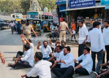 கோட்டாச்சியருக்கு எதிராக வழக்கறிஞர்கள் போராட்டம்