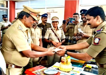 ஆங்கில புத்தாண்டை கொண்டாடிய காவலர்கள்