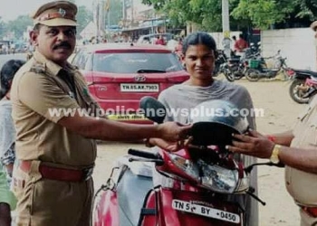 ஹெல்மெட் வழங்கி விழிப்புணர்வு ஏற்படுத்திய திண்டுக்கல் போலீஸார்