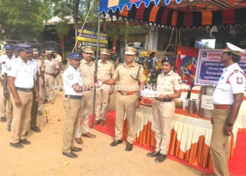 காவலர்களுக்கு தொப்பி மற்றும் குளிர்பானம் வழங்கும் நிகழ்ச்சி