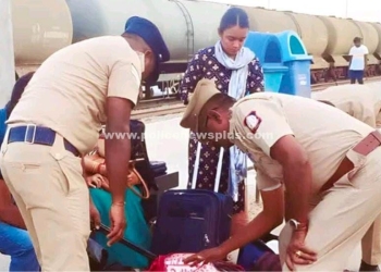 இரயில் நிலையத்தில் போலீசார் தீவிர சோதனை