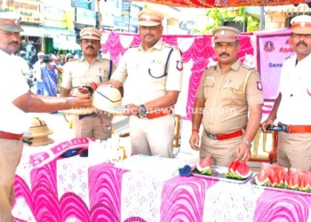 போலீசாருக்கு தொப்பி, கூலிங் கிளாஸ் வழங்கும் நிகழ்ச்சி