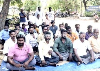 தொழிலாளர்கள் உள்ளிருப்பு போராட்டம்