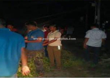 மரங்களை அகற்றி போக்குவரத்தை சீர் செய்த  காவலர்கள்