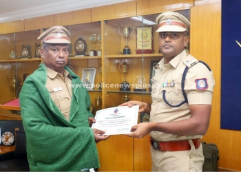 ஓய்வு பெற்ற சிறப்பு உதவி ஆய்வாளருக்கு பாராட்டு