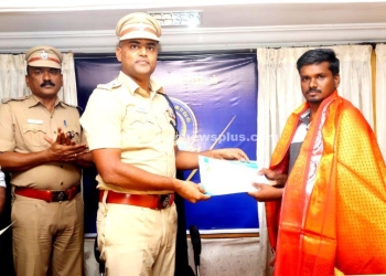 டிப்பர் லாரி ஓட்டுநருக்கு பாராட்டு