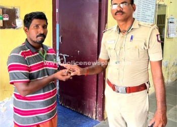 சிறப்பு உதவி ஆய்வாளரின் நேர்மையை பாராட்டிய எஸ் பி