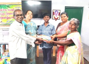மாணவ மாணவிகளுக்கு இலவச நோட்டு புத்தகம் வழங்கும் நிகழ்ச்சி
