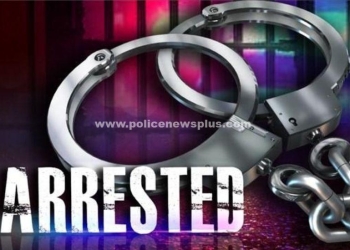 லாரியில் மணல் திருடிய இருவர் கைது