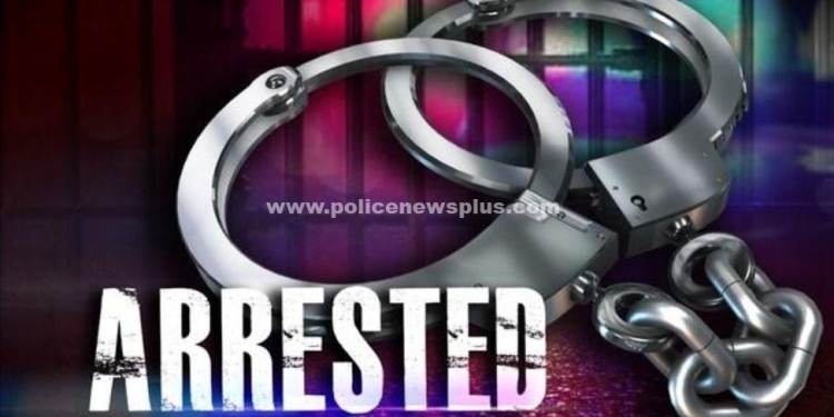 லாரியில் மணல் திருடிய இருவர் கைது