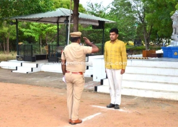 காவலர்களின் கவாத்து பயிற்சியை பார்வையிட்ட எஸ்.பி