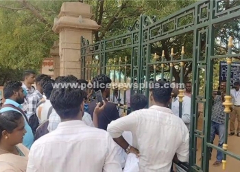 கல்லூரி மாணவர்கள் போராட்டம்