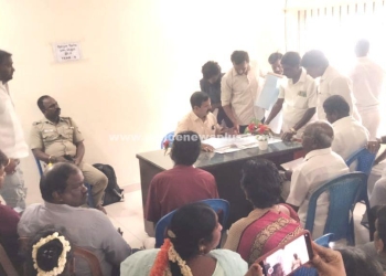 வட்டாட்சியர் அலுவலக கூட்டரங்கில் சமரச கூட்டம்