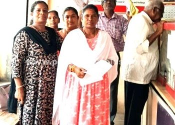 அஞ்சல் அலுவலகத்தில் சிறப்பு பயிற்றுநர்கள் கோரிக்கை மனு அளிப்பு