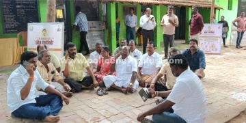 அதிமுக கவுன்சிலர் திடீர் போராட்டம்