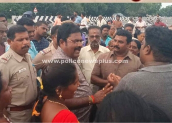 ஆட்சியர் அலுவலகம் முன்பு பொதுமக்கள் போராட்டம்