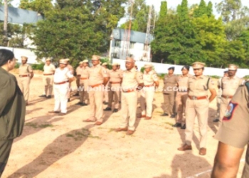 வாராந்திர கவாத்து பயிற்சியை பார்வையிட்ட எஸ்.பி