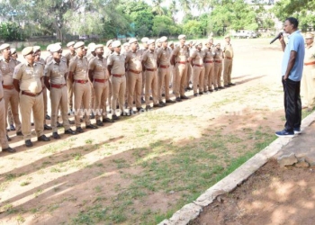 கவாத்து பயிற்சியை பார்வையிட்ட எஸ்.பி