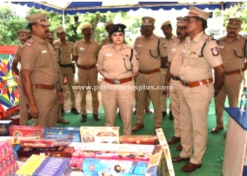 ஆயுதப்படை தலைமையகத்தில் பட்டாசு விற்பனையை தொடங்கி வைத்த எஸ்.பி