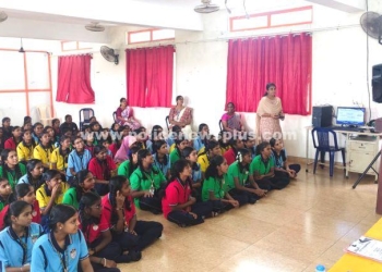 மாணவ மாணவிகளிடம் சைபர் கிரைம் குறித்து விழிப்புணர்வு