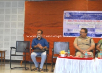 மாணவிகளுக்கு சைபர் கிரைம் குறித்து விழிப்புணர்வு