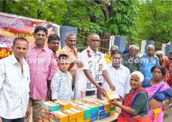 மக்கள் நீதி மையம் சார்பில் இனிப்பு வழங்கல்